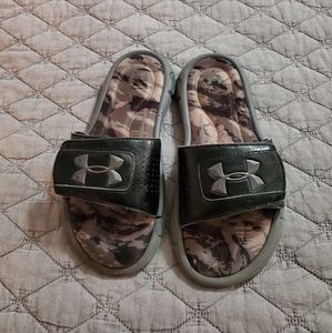 Boys Under Armor slides